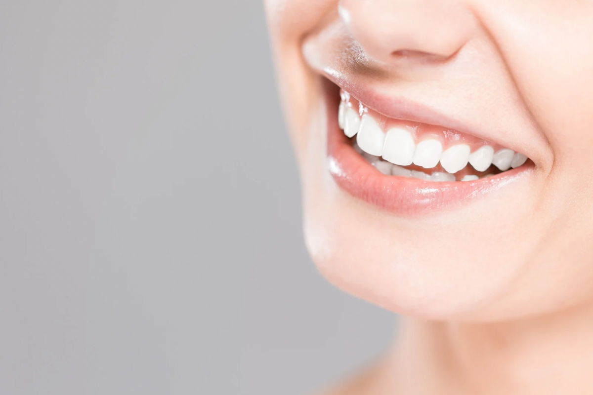 🦷ホワイトニングで歯がしみるのはなぜ？🦷